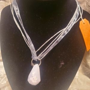 Handmade white jem pendant with flower gilter